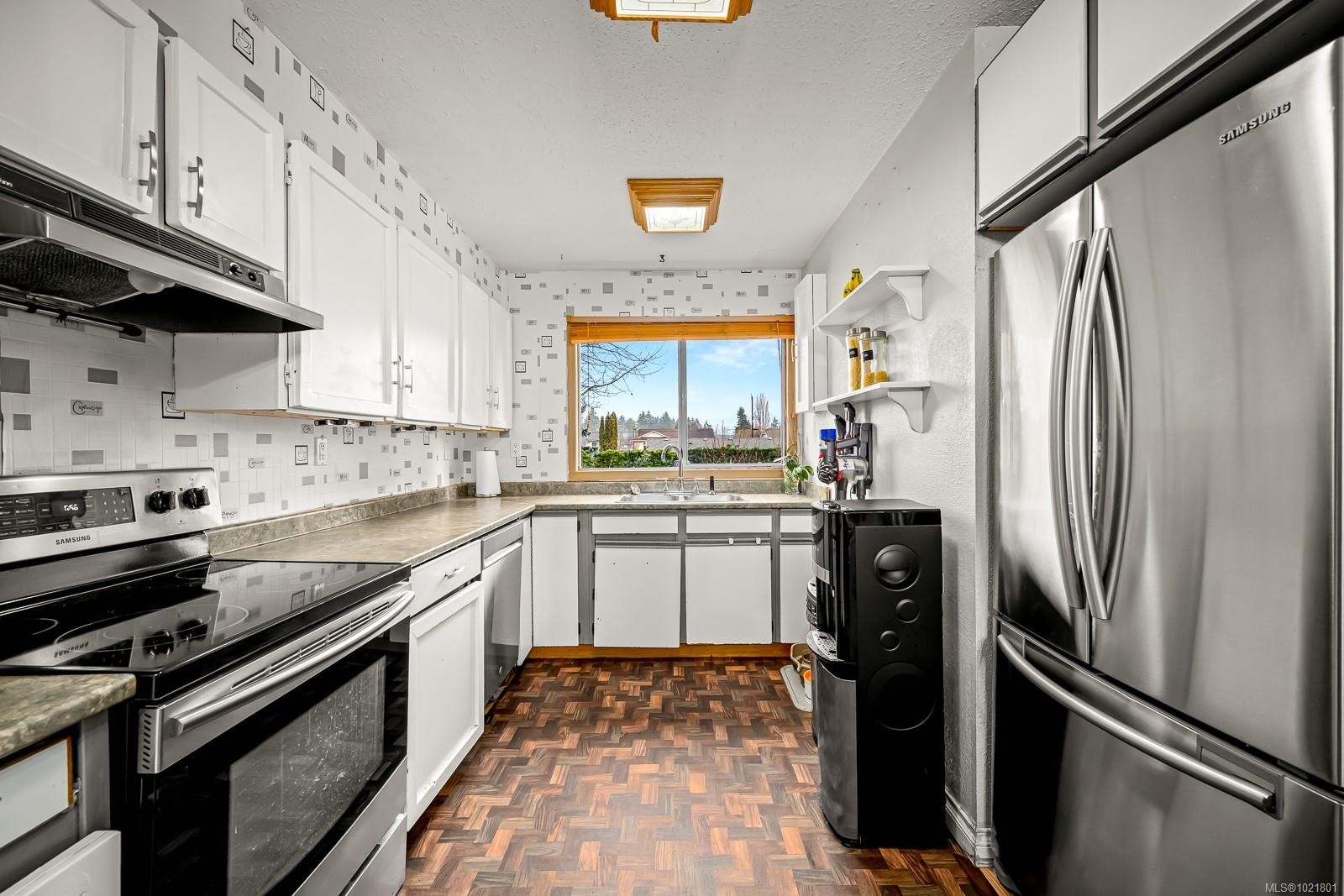 2316B Willemar Ave, Courtenay, BC - Indoor Photo Showing Kitchen