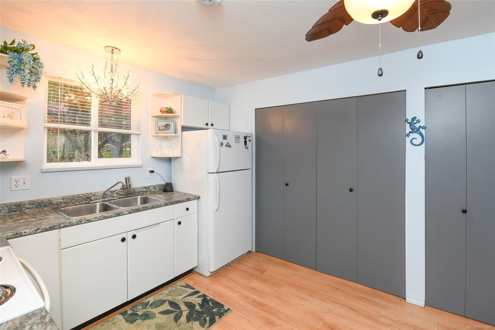 31-1535 Dingwall Rd, Courtenay, BC - Indoor Photo Showing Kitchen With Double Sink