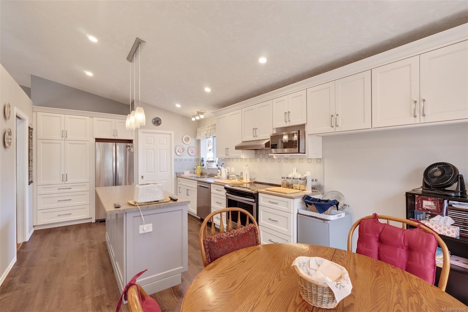 22-901 Kentwood Lane, Saanich, BC