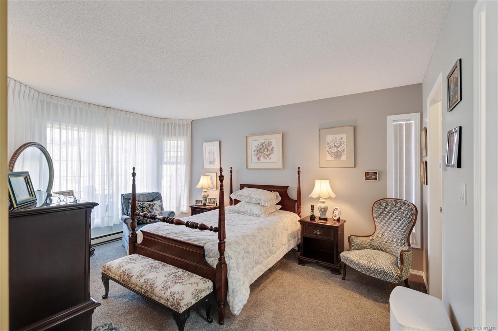 22-901 Kentwood Lane, Saanich, BC