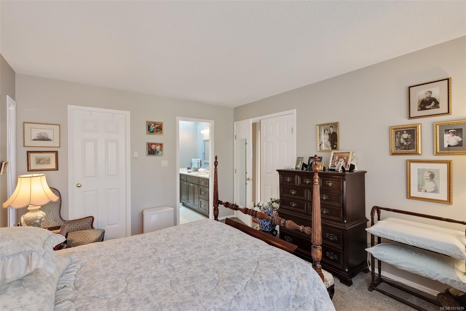 22-901 Kentwood Lane, Saanich, BC