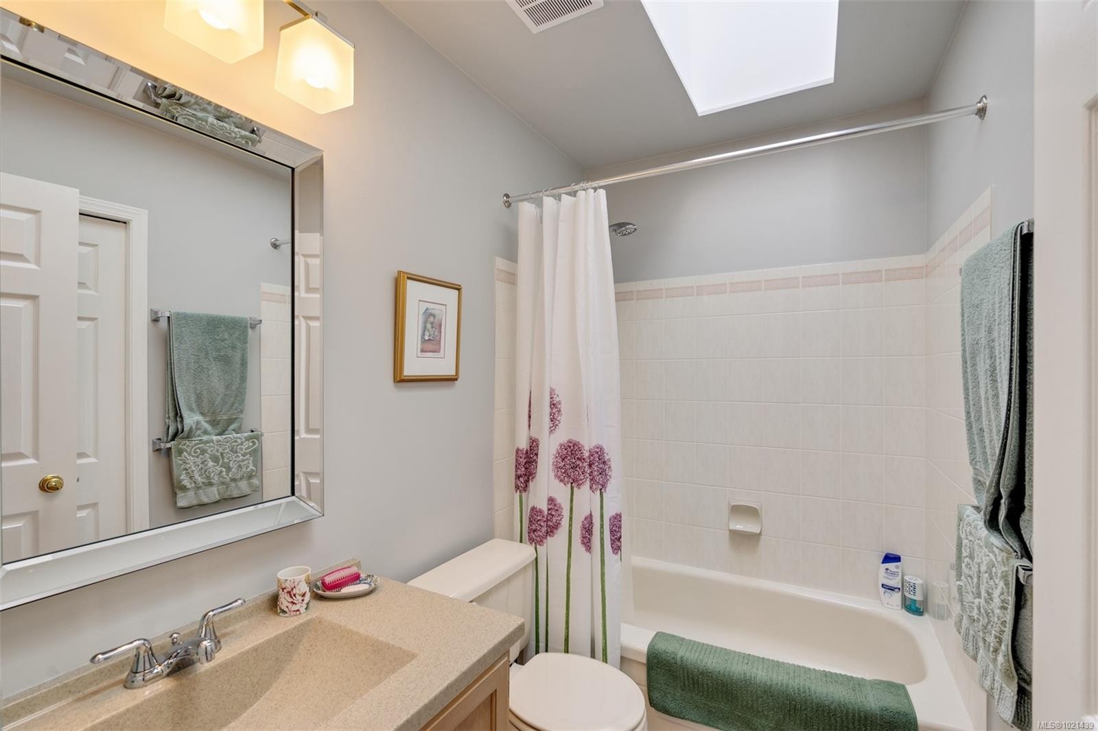 22-901 Kentwood Lane, Saanich, BC