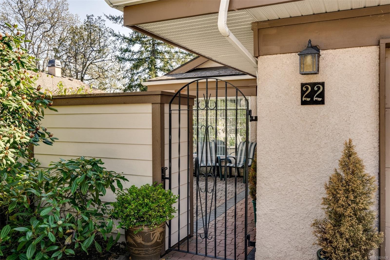 22-901 Kentwood Lane, Saanich, BC