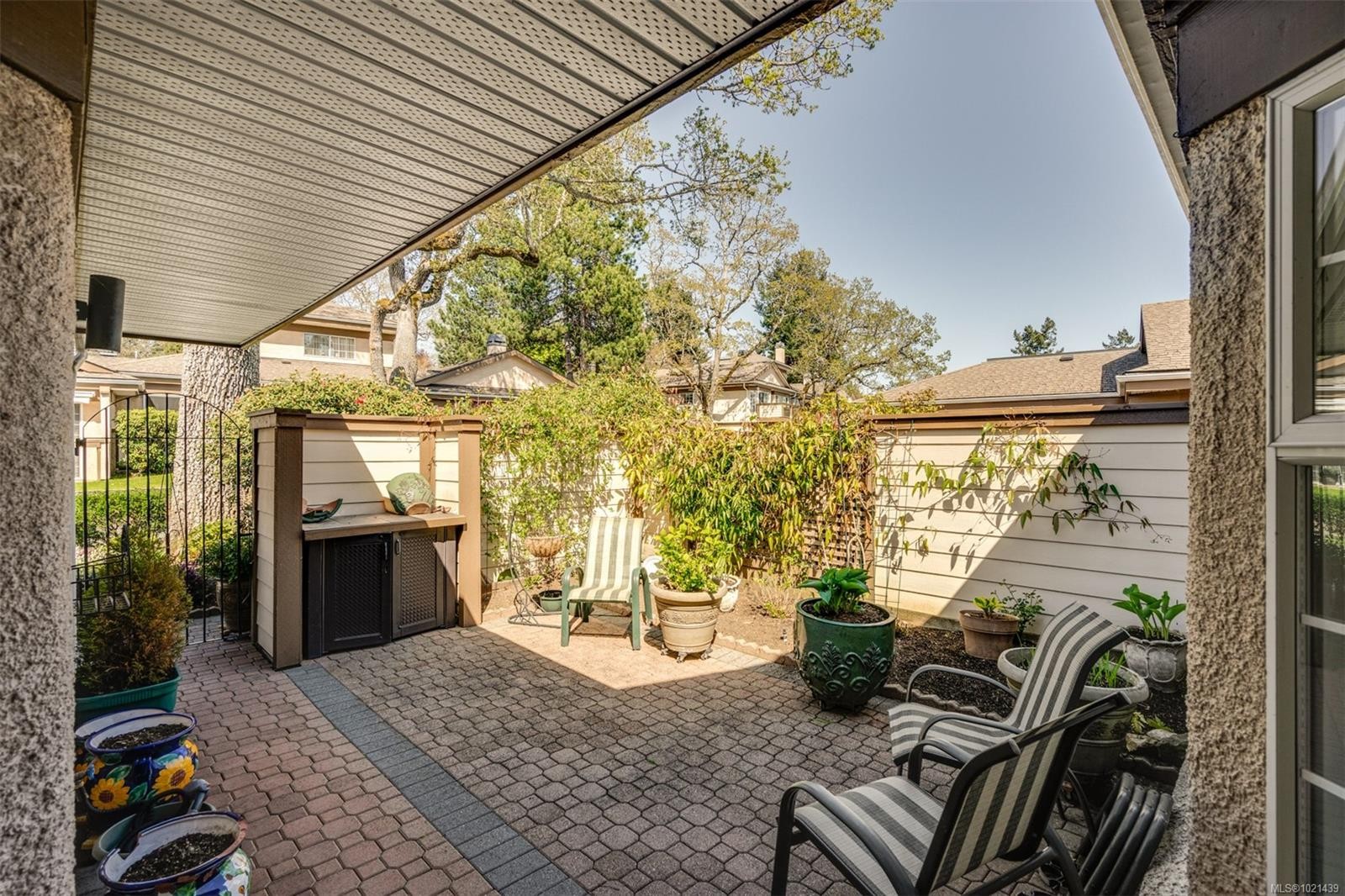 22-901 Kentwood Lane, Saanich, BC