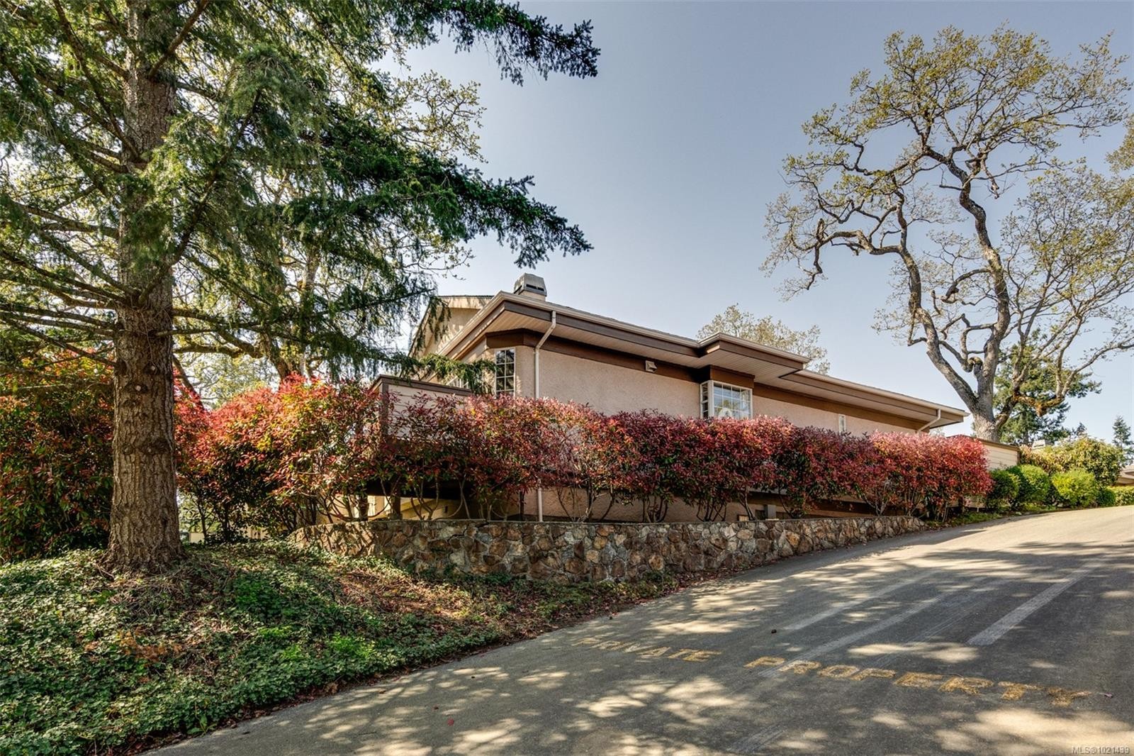 22-901 Kentwood Lane, Saanich, BC