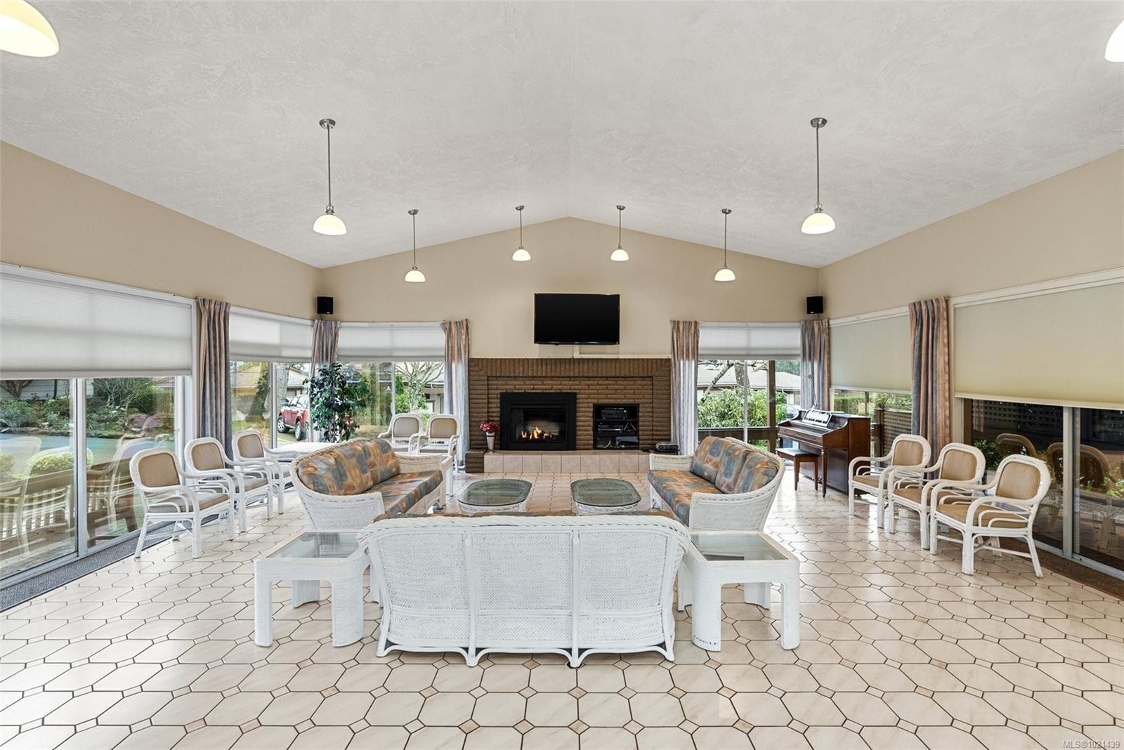 22-901 Kentwood Lane, Saanich, BC