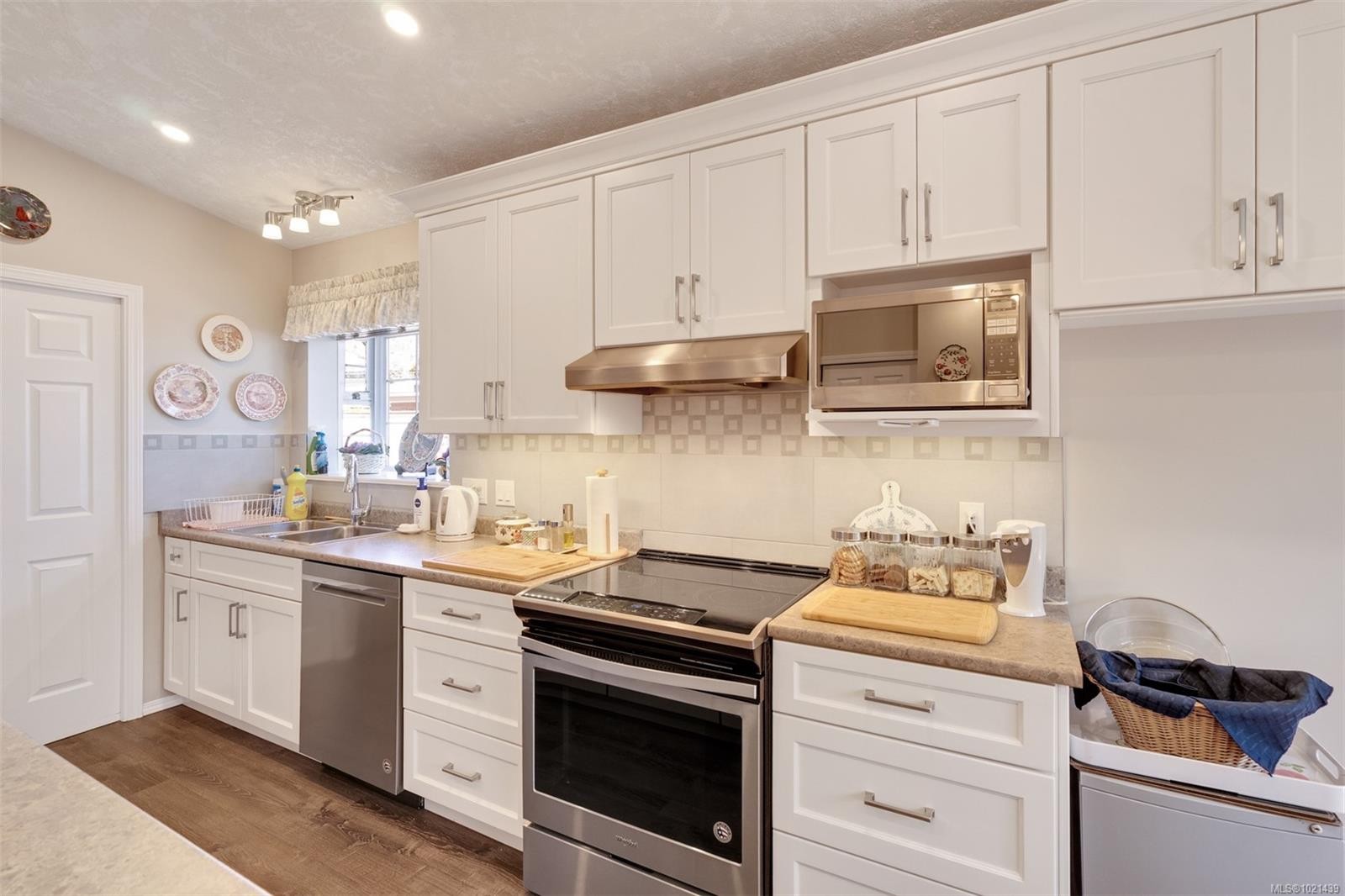 22-901 Kentwood Lane, Saanich, BC