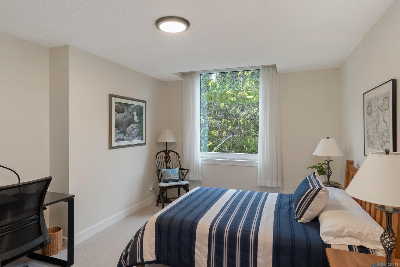 304-5350 Sayward Hill Cres, Saanich, BC - Indoor Photo Showing Bedroom