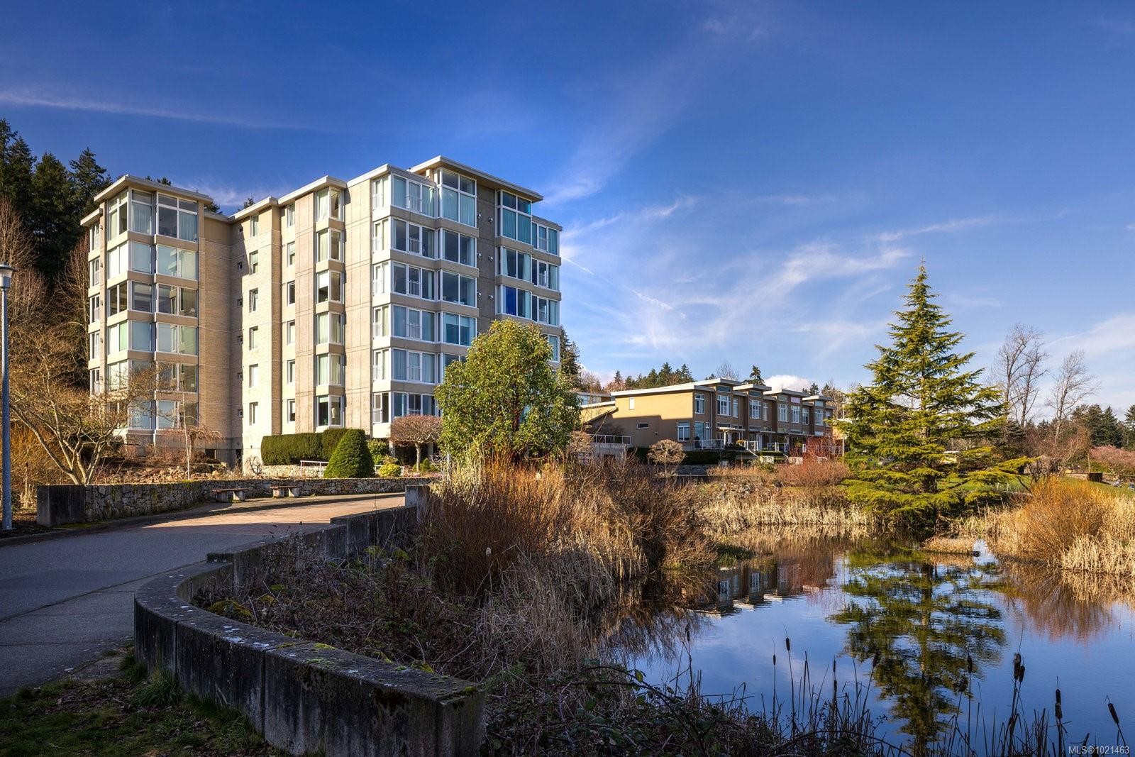 304-5350 Sayward Hill Cres, Saanich, BC - Outdoor With Facade