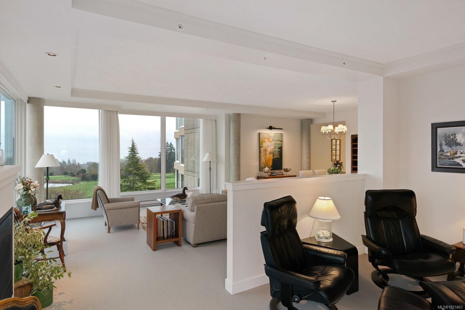 304-5350 Sayward Hill Cres, Saanich, BC - Indoor