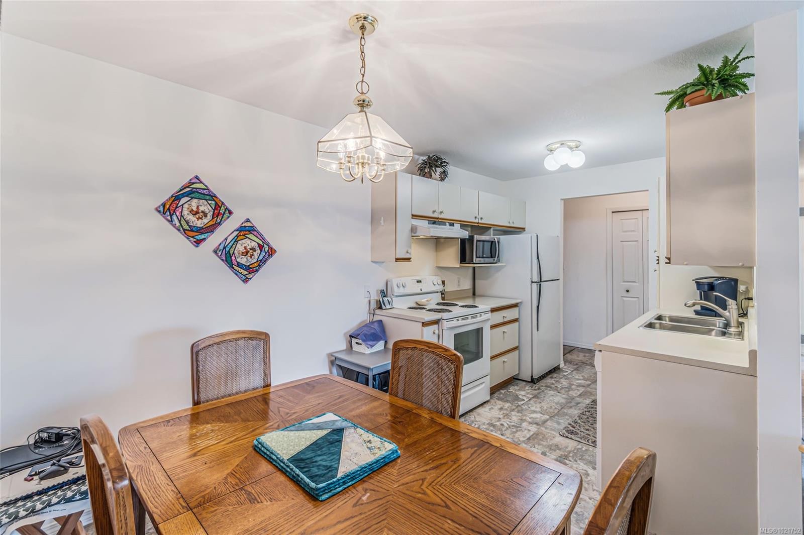 203-435 Morison Ave, Parksville, BC - Indoor