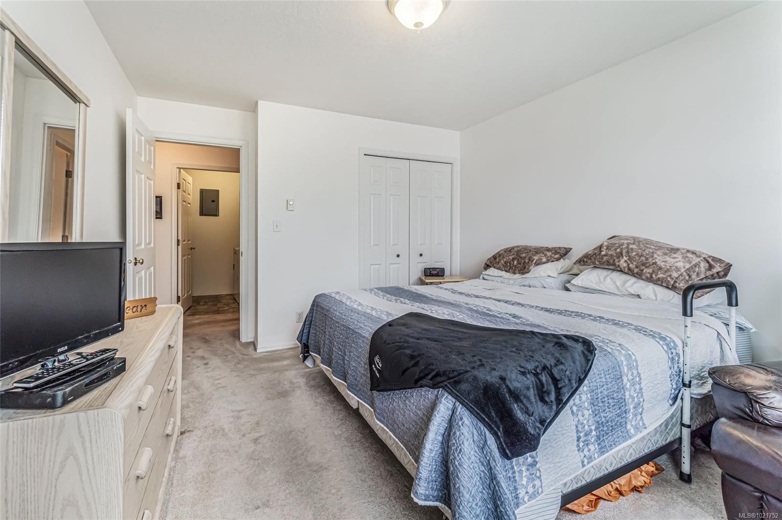 203-435 Morison Ave, Parksville, BC - Indoor Photo Showing Bedroom