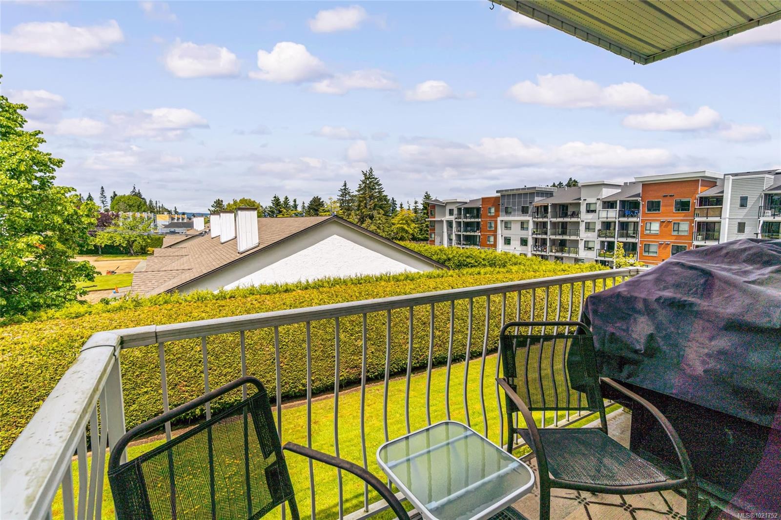 203-435 Morison Ave, Parksville, BC - Outdoor