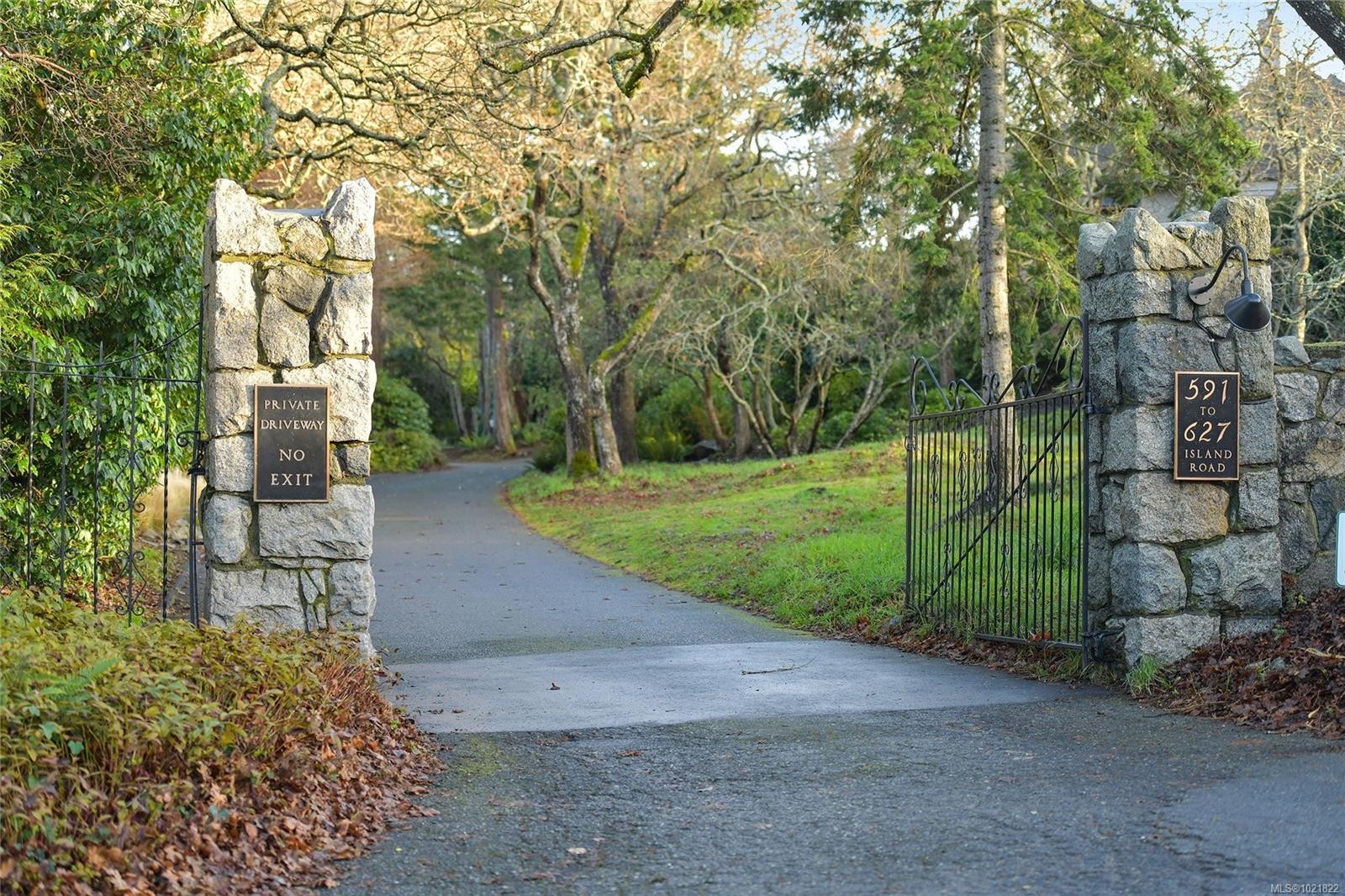 611 Island Rd, Oak Bay, BC