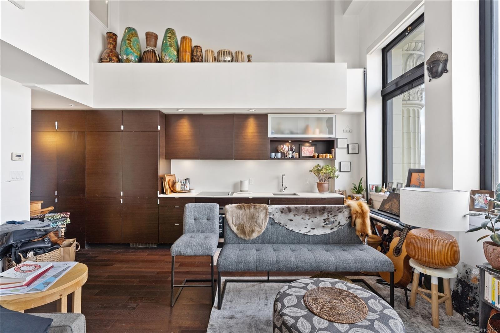 416-770 Fisgard St, Victoria, BC - Indoor Photo Showing Living Room