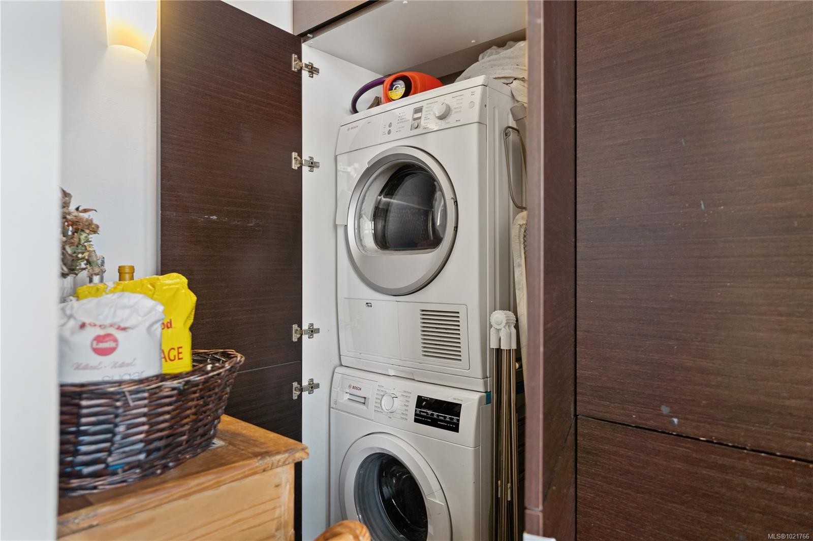 416-770 Fisgard St, Victoria, BC - Indoor Photo Showing Laundry Room