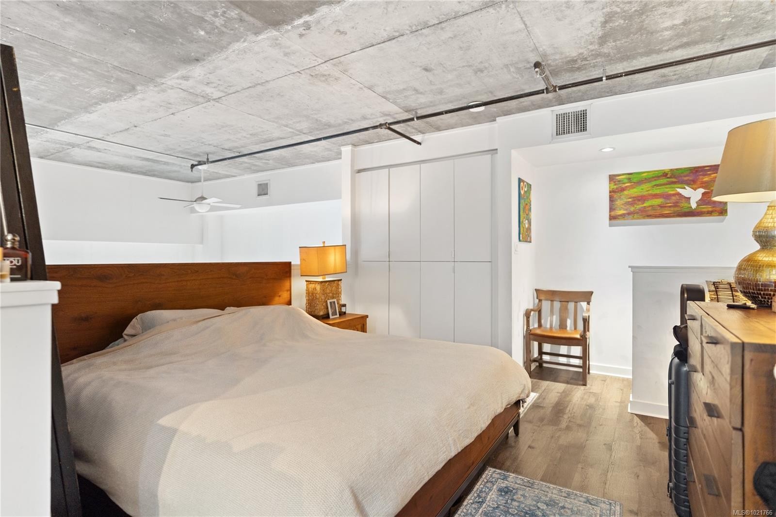 416-770 Fisgard St, Victoria, BC - Indoor Photo Showing Bedroom