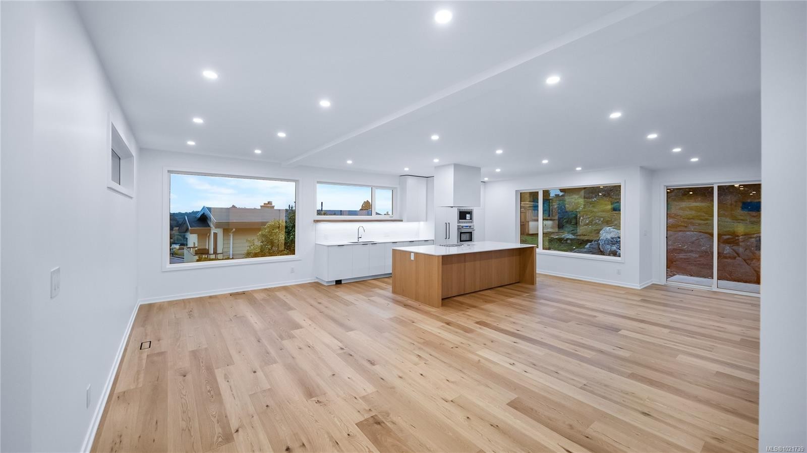 3700 Kootenay Pl, Saanich, BC