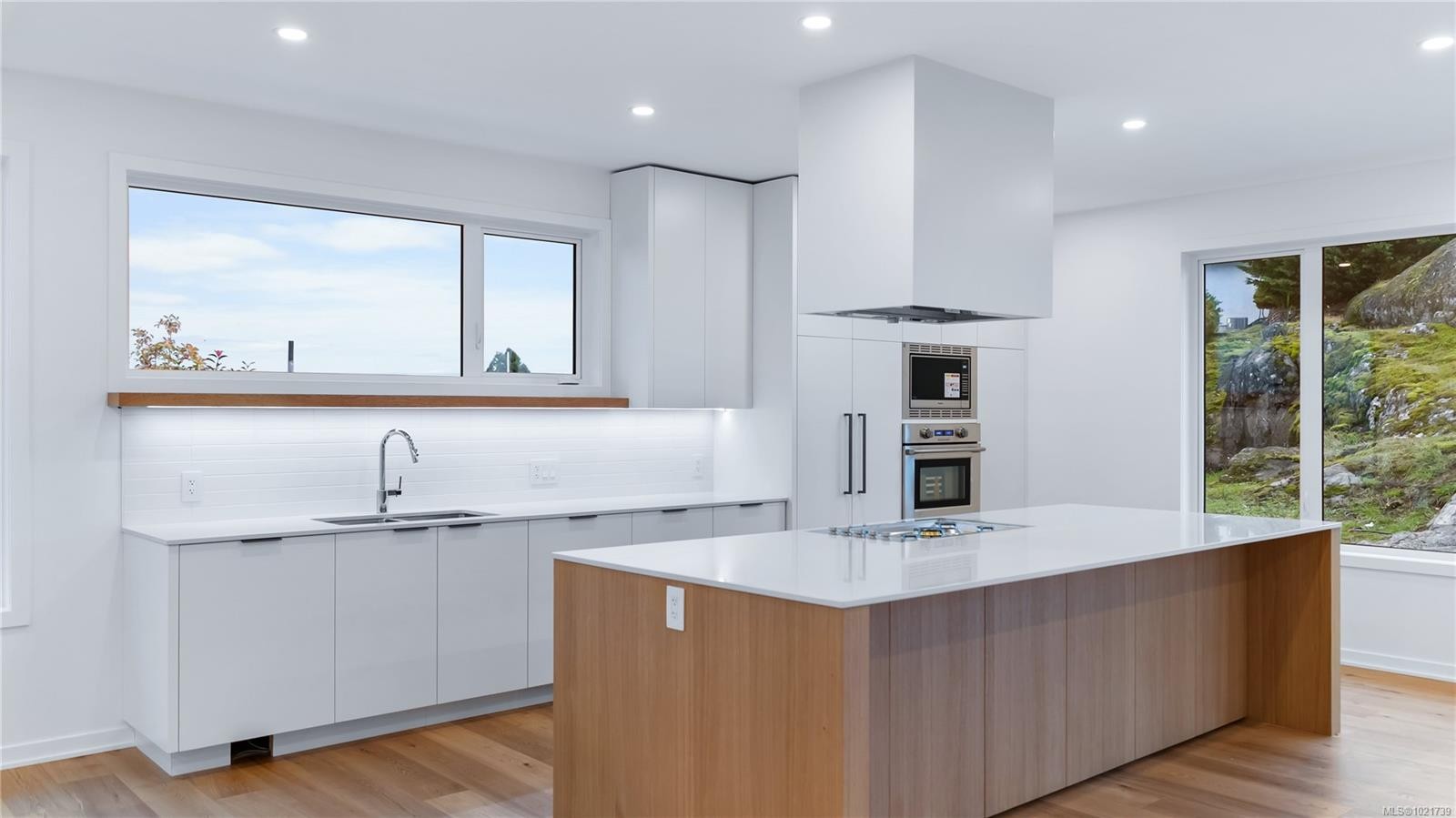 3700 Kootenay Pl, Saanich, BC