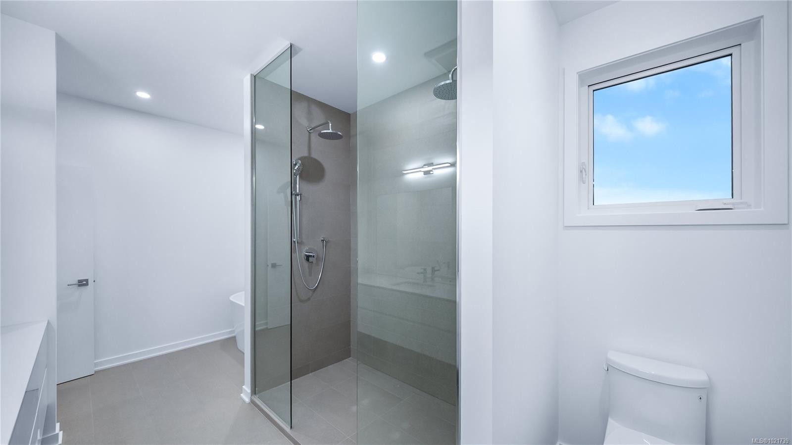 3700 Kootenay Pl, Saanich, BC