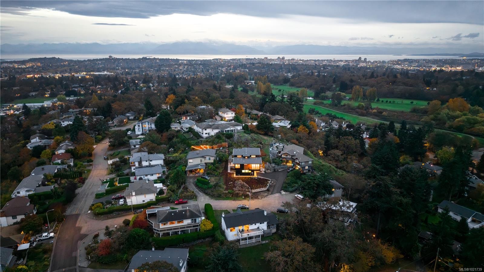 3700 Kootenay Pl, Saanich, BC