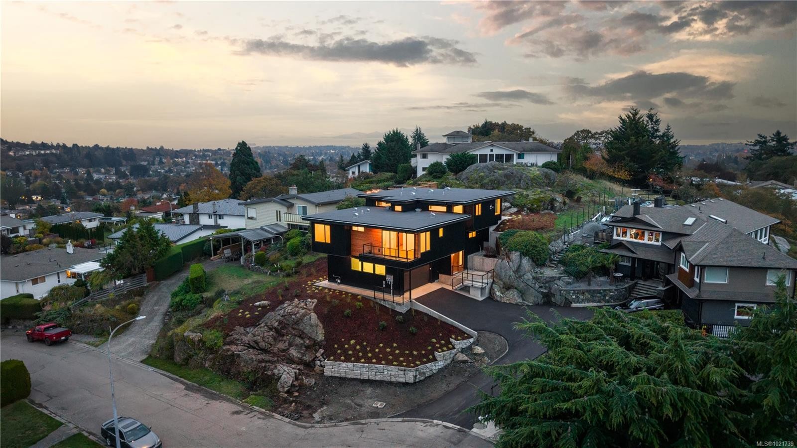 3700 Kootenay Pl, Saanich, BC