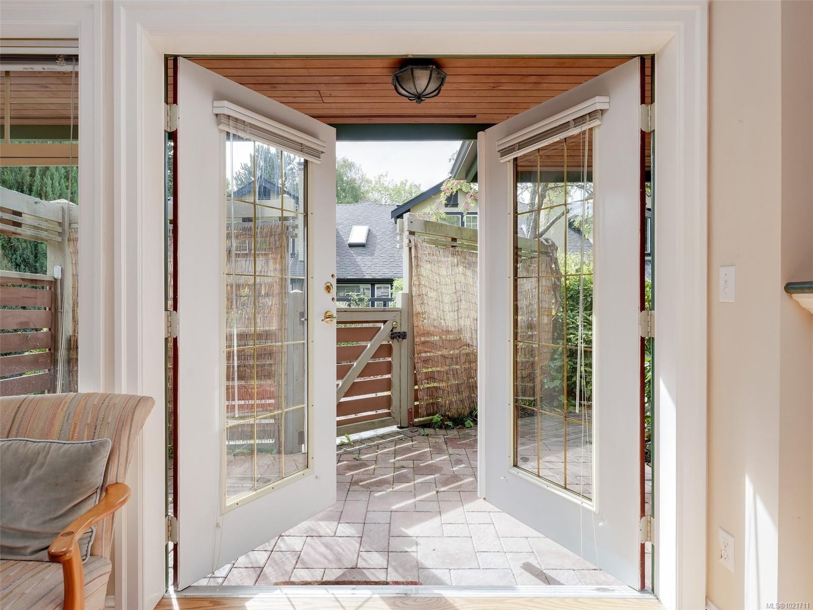 1-2573 Kilgary Pl, Saanich, BC