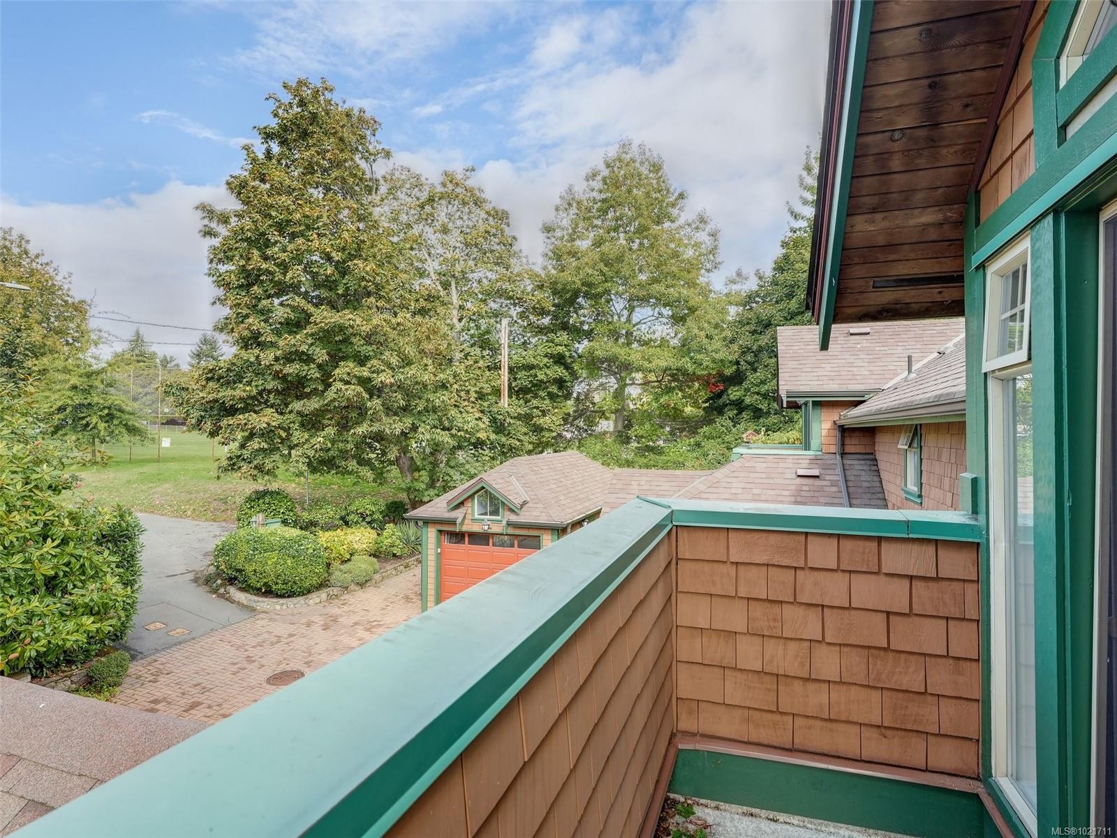 1-2573 Kilgary Pl, Saanich, BC