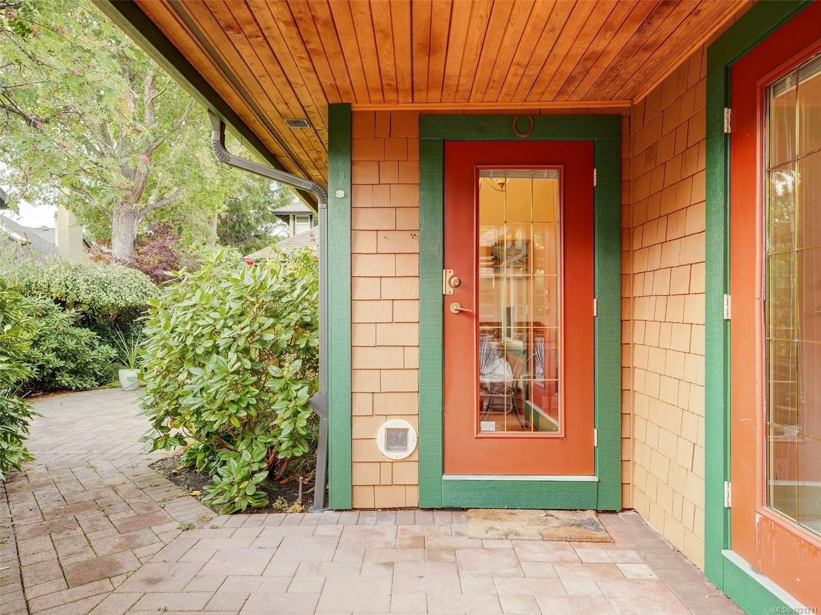 1-2573 Kilgary Pl, Saanich, BC