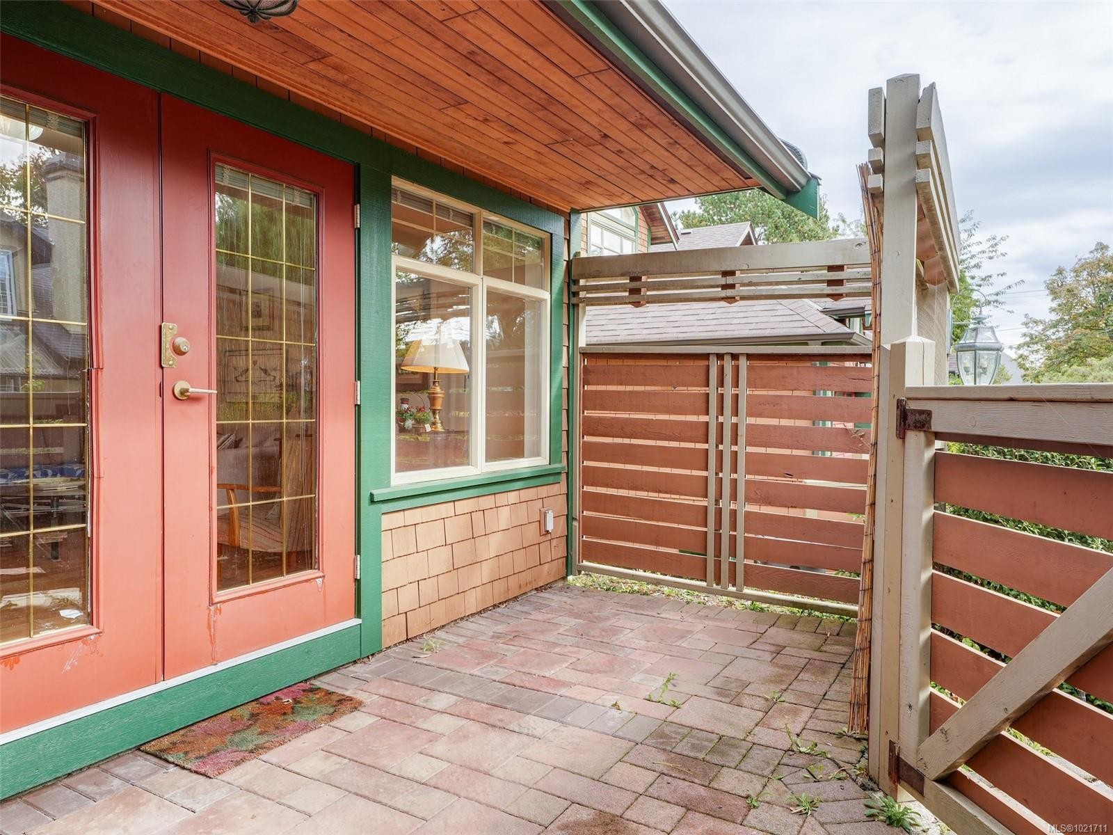 1-2573 Kilgary Pl, Saanich, BC