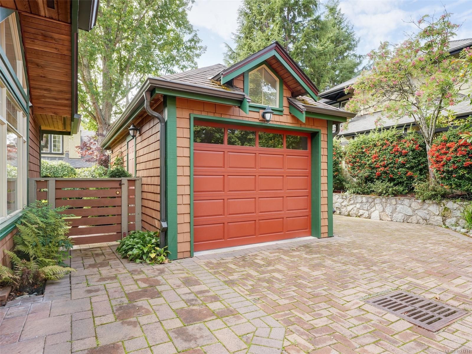 1-2573 Kilgary Pl, Saanich, BC