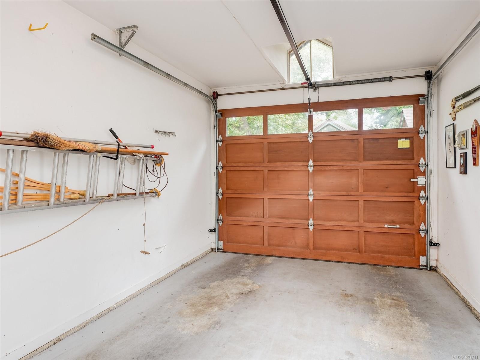 1-2573 Kilgary Pl, Saanich, BC