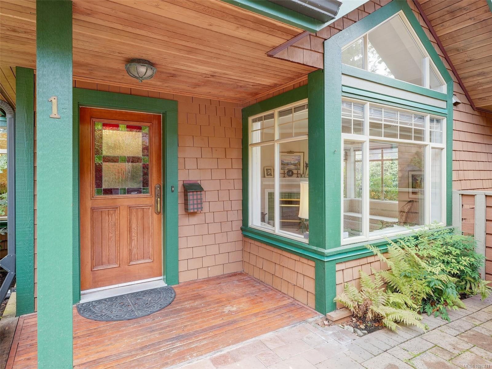 1-2573 Kilgary Pl, Saanich, BC