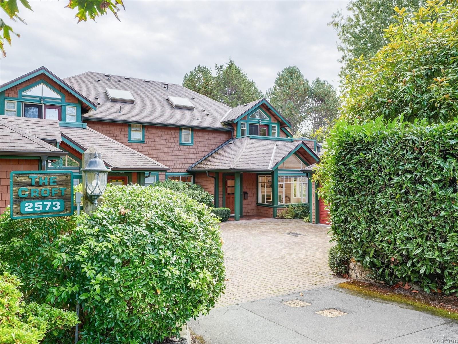 1-2573 Kilgary Pl, Saanich, BC