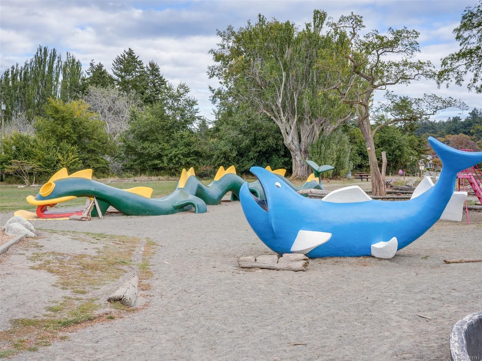 1-2573 Kilgary Pl, Saanich, BC