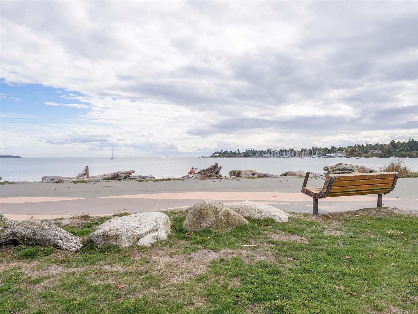 1-2573 Kilgary Pl, Saanich, BC