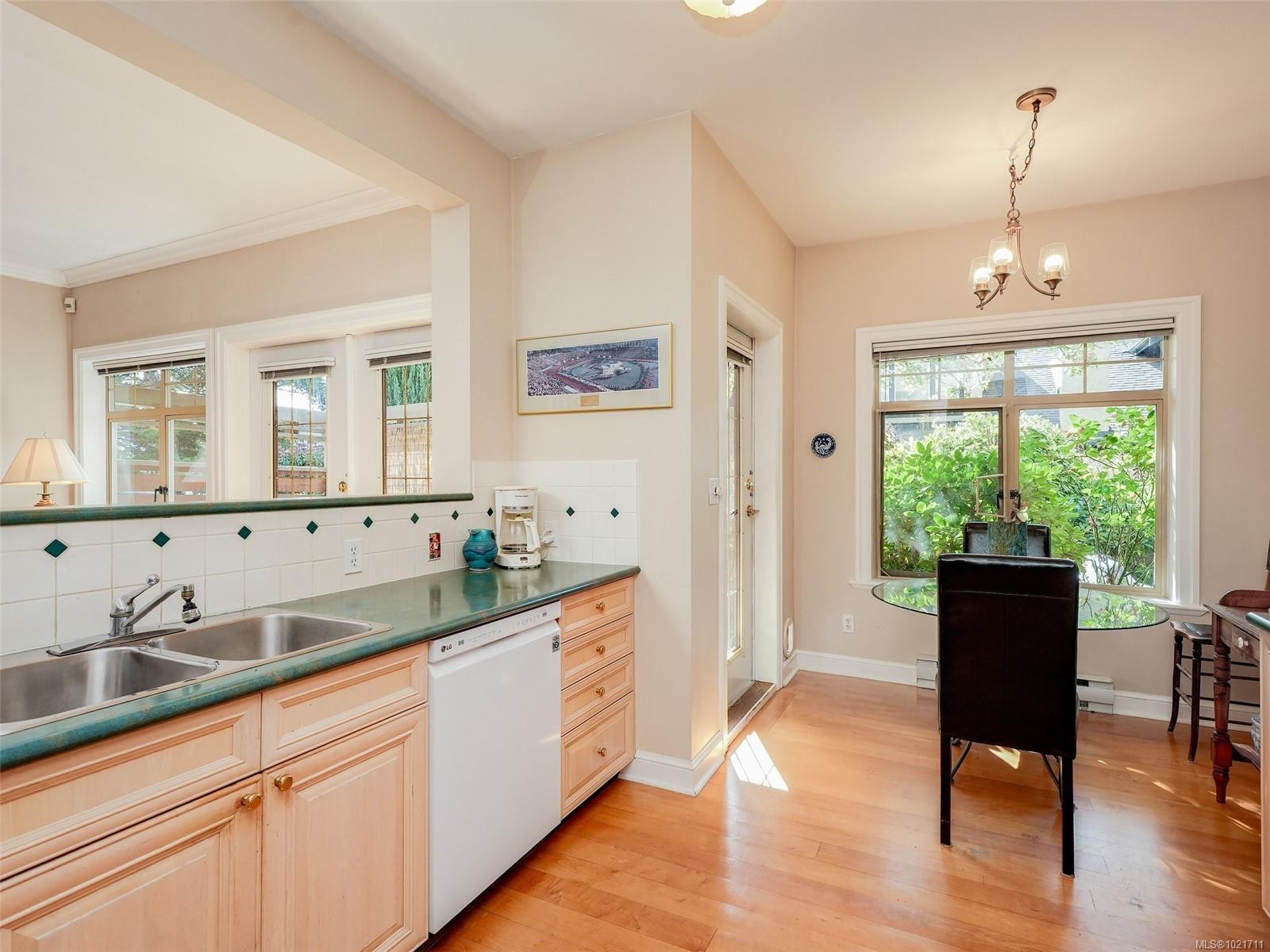 1-2573 Kilgary Pl, Saanich, BC