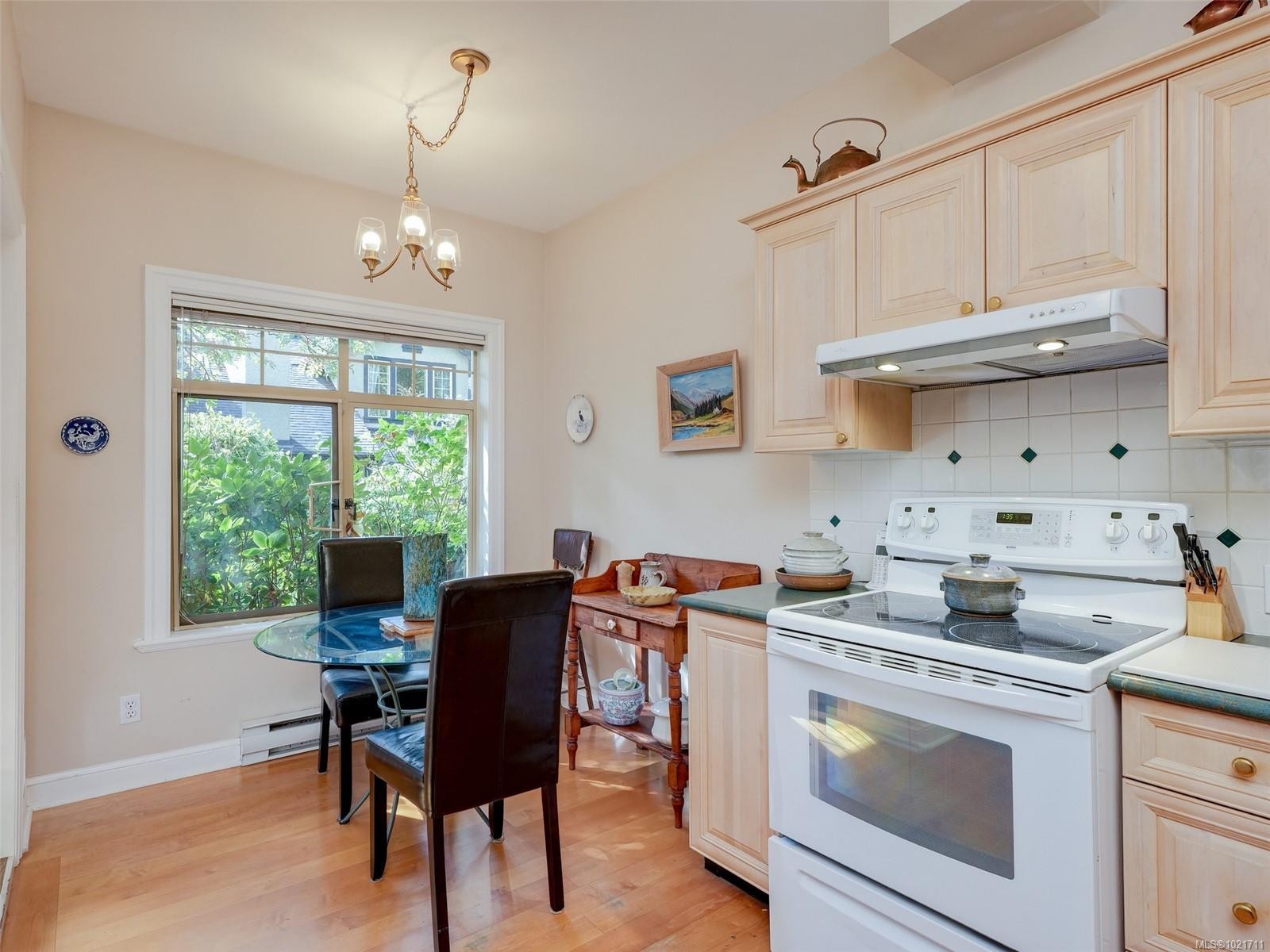 1-2573 Kilgary Pl, Saanich, BC