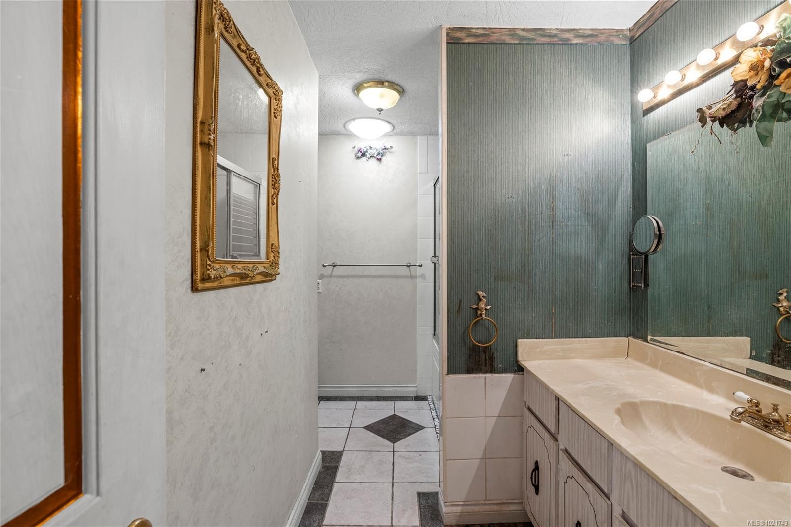 930 Mulholland Dr, French Creek, BC