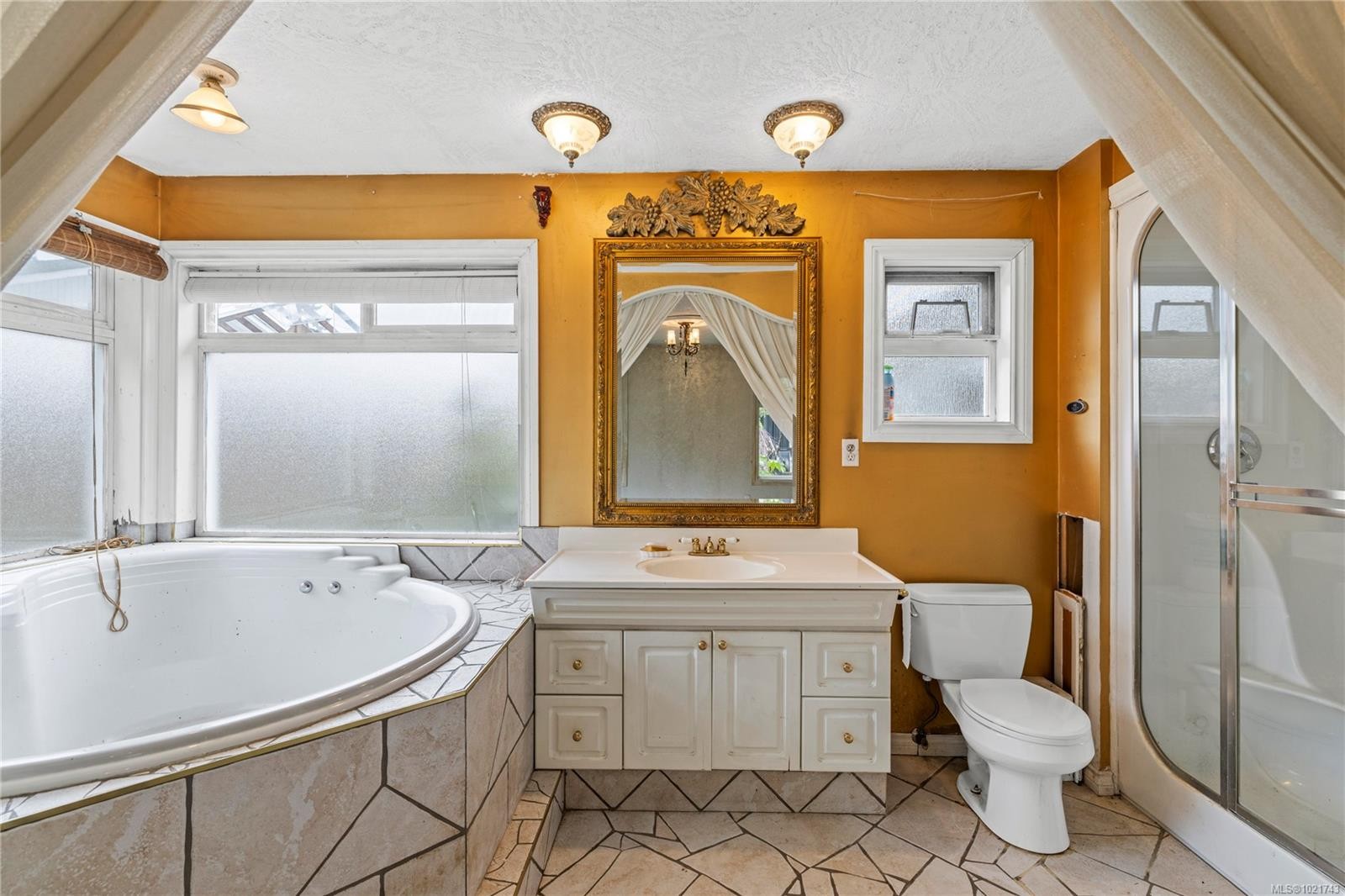 930 Mulholland Dr, French Creek, BC