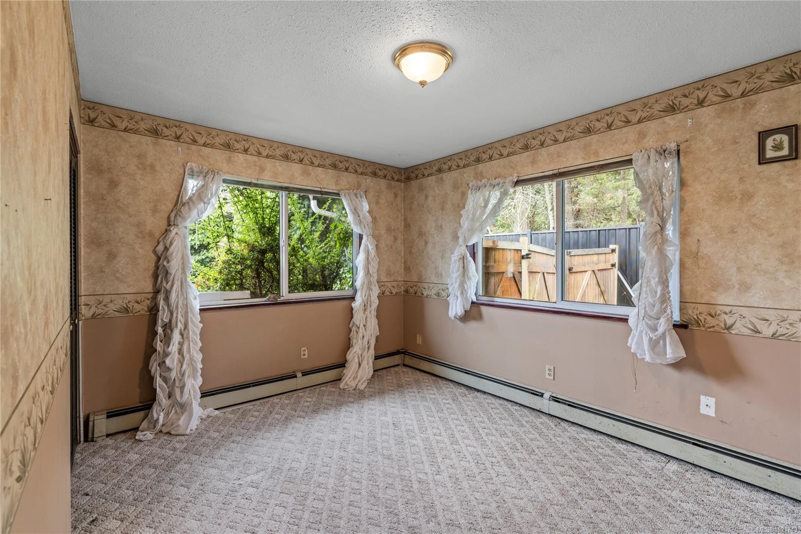 930 Mulholland Dr, French Creek, BC