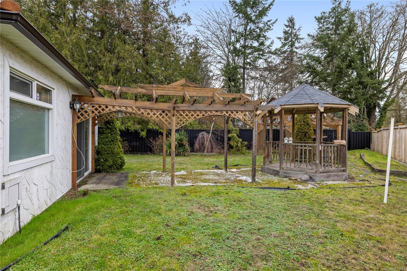 930 Mulholland Dr, French Creek, BC