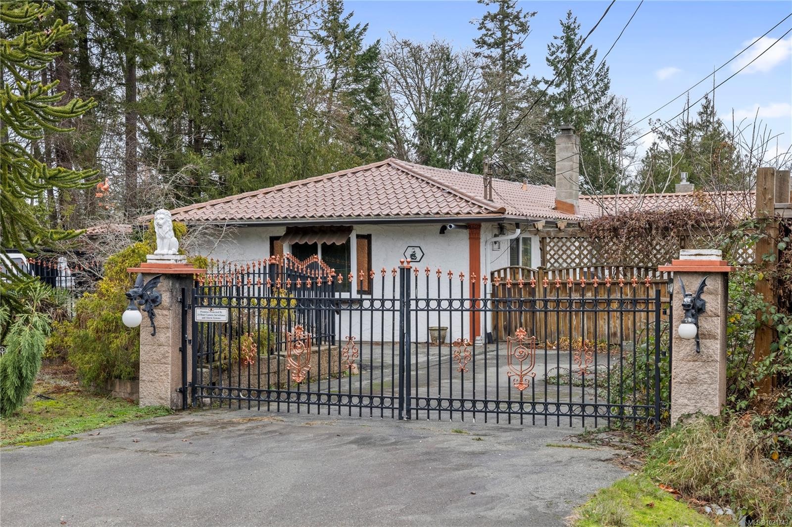 930 Mulholland Dr, French Creek, BC