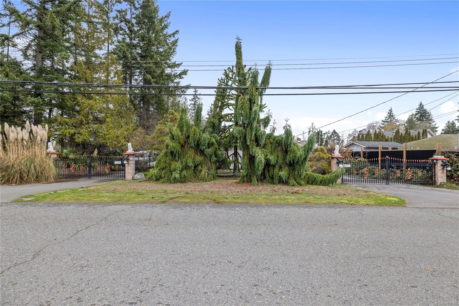 930 Mulholland Dr, French Creek, BC