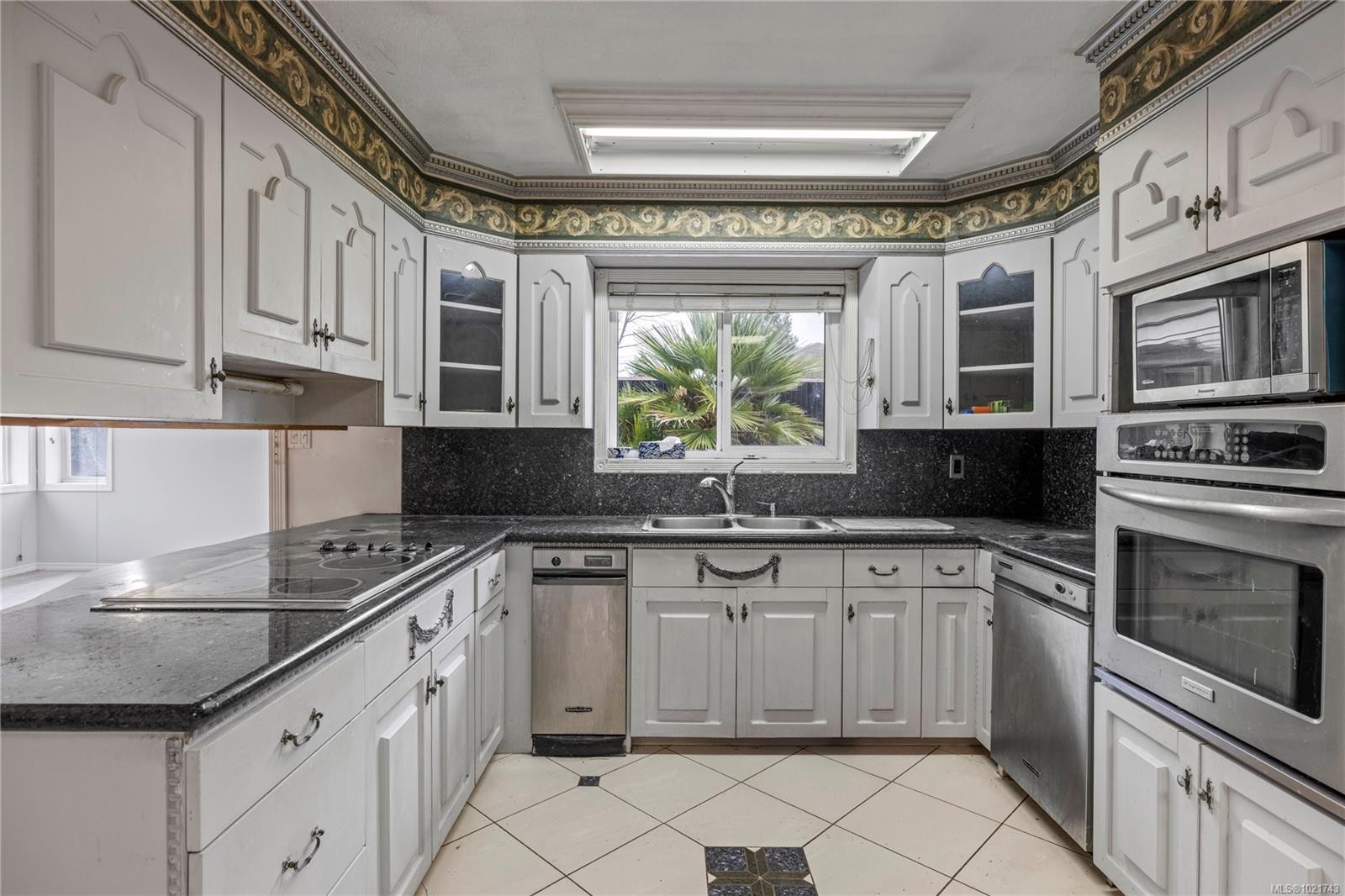 930 Mulholland Dr, French Creek, BC