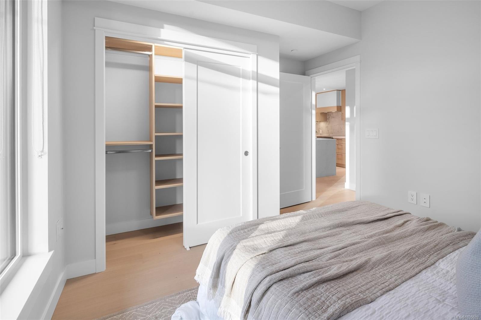 204-5229 Cordova Bay Rd, Saanich, BC - Indoor Photo Showing Bedroom