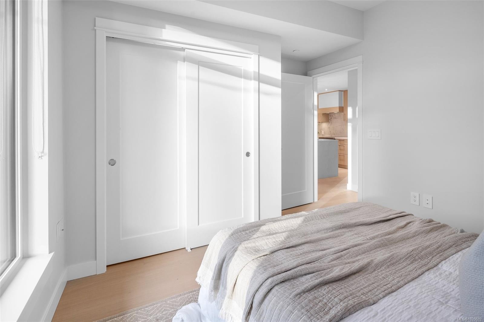 204-5229 Cordova Bay Rd, Saanich, BC - Indoor Photo Showing Bedroom