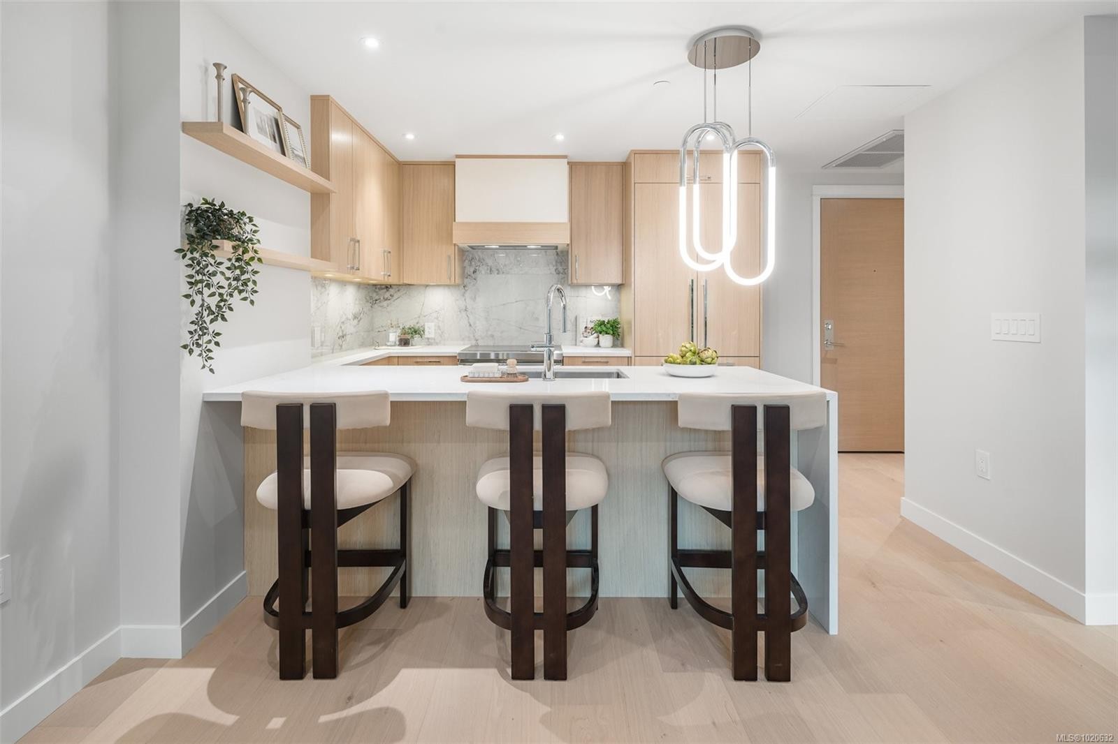 204-5229 Cordova Bay Rd, Saanich, BC - Indoor