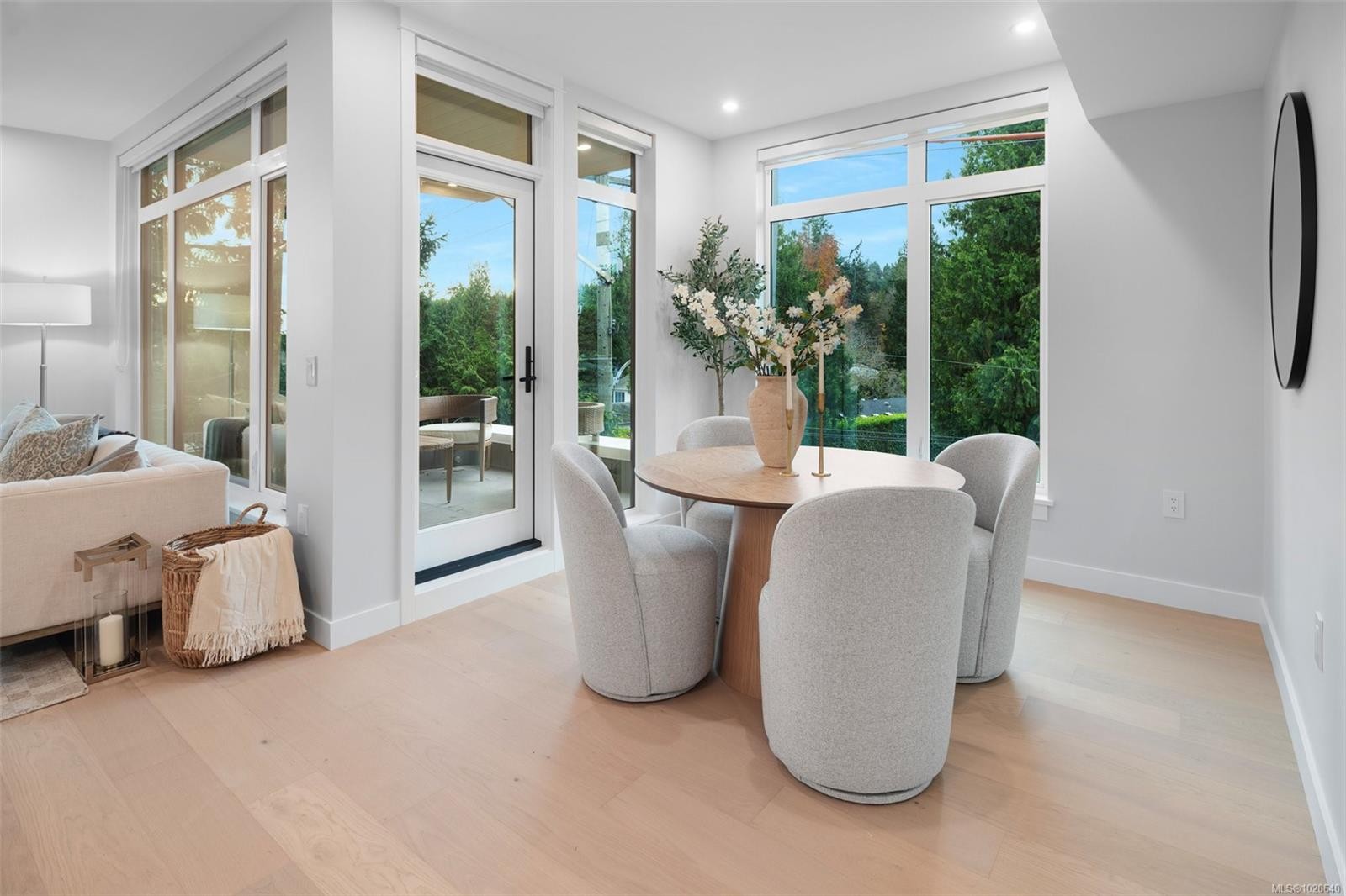 303-5229 Cordova Bay Rd, Saanich, BC