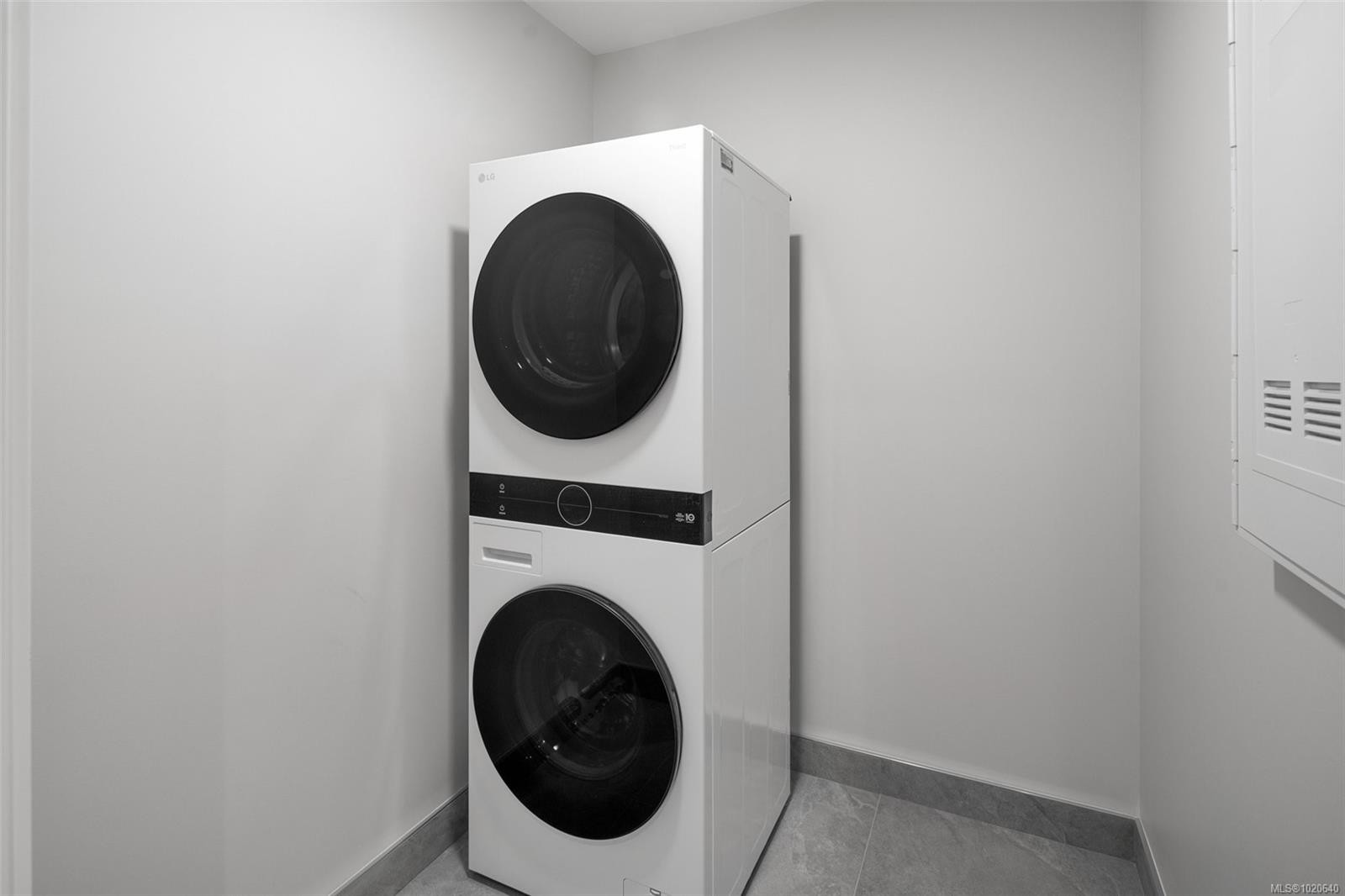 303-5229 Cordova Bay Rd, Saanich, BC